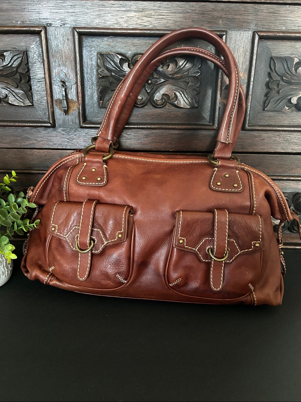 Classic Brown Leather Shoulder Bag with Front Pockets